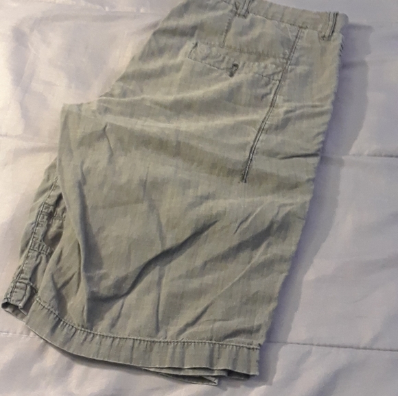 Size 33 casual gray cargo light wait shorts - Picture 7 of 11